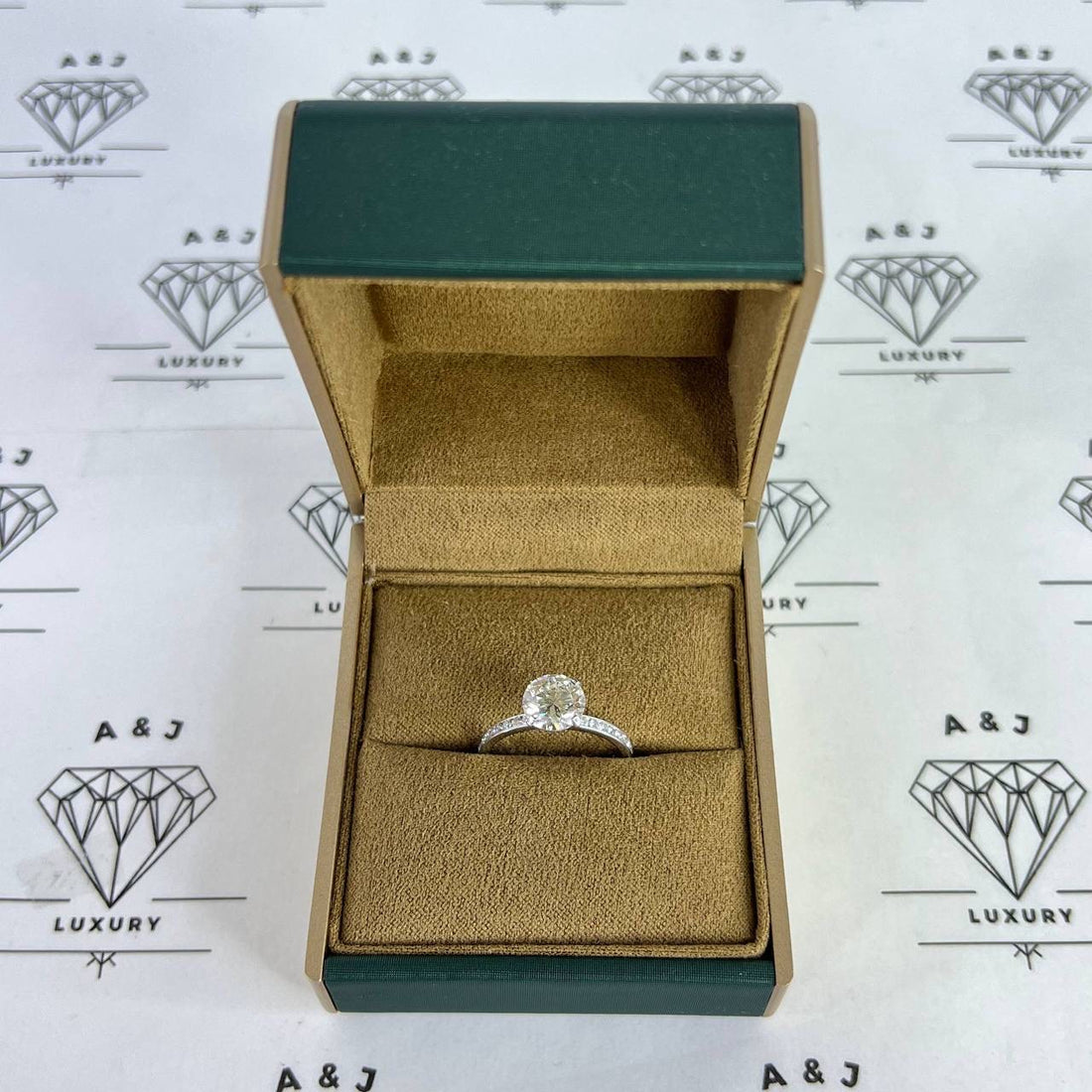 [BRAND NEW] Lab Grown Round Brilliant Ring 2CT E VS1 Size 7