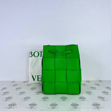 [PRE LOVED] Bottega Veneta Small Bucket Bag in Parakeet