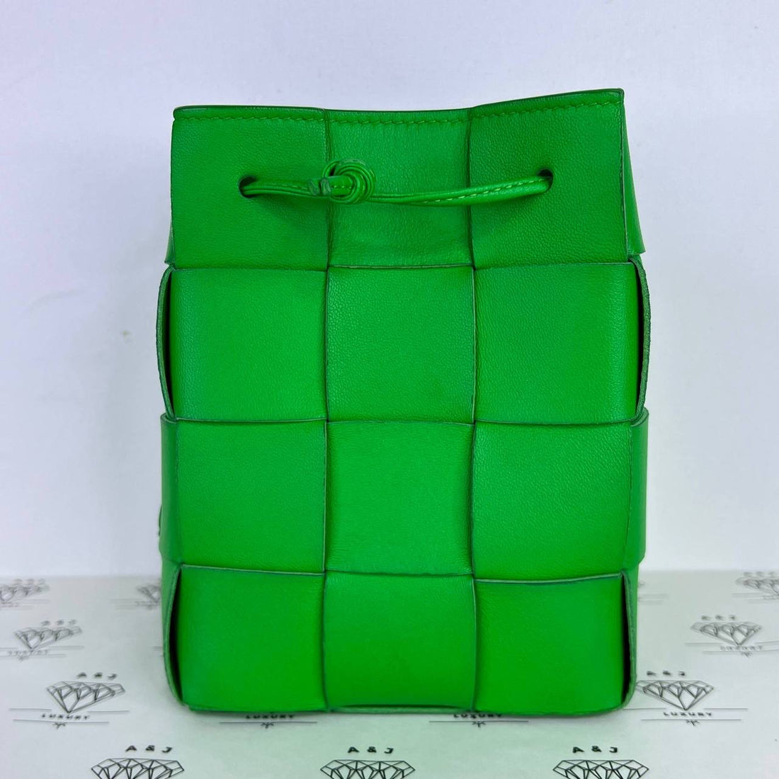 [PRE LOVED] Bottega Veneta Small Bucket Bag in Parakeet