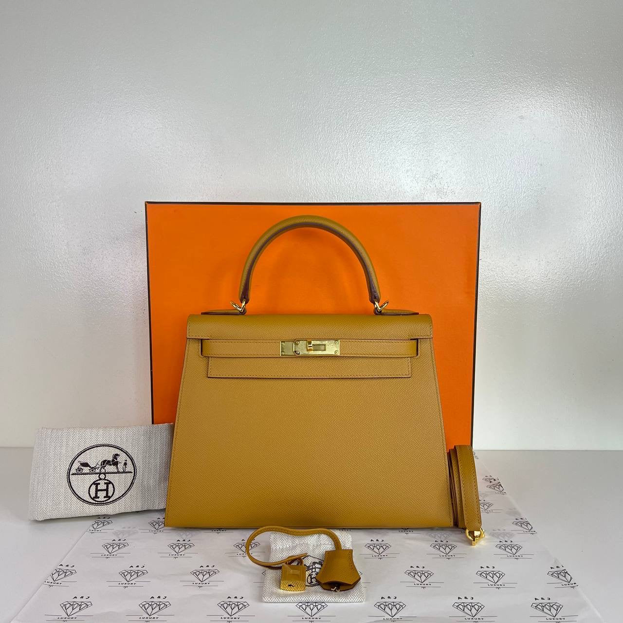[PRE LOVED] Hermes Kelly 28 Sellier in Sesame Epsom Leather GHW (Stamp Z - 2021)