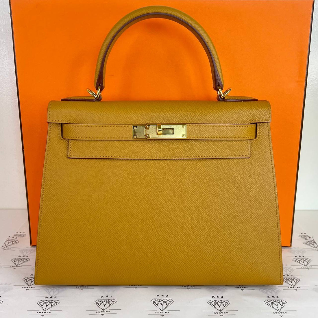 [PRE LOVED] Hermes Kelly 28 Sellier in Sesame Epsom Leather GHW (Stamp Z - 2021)