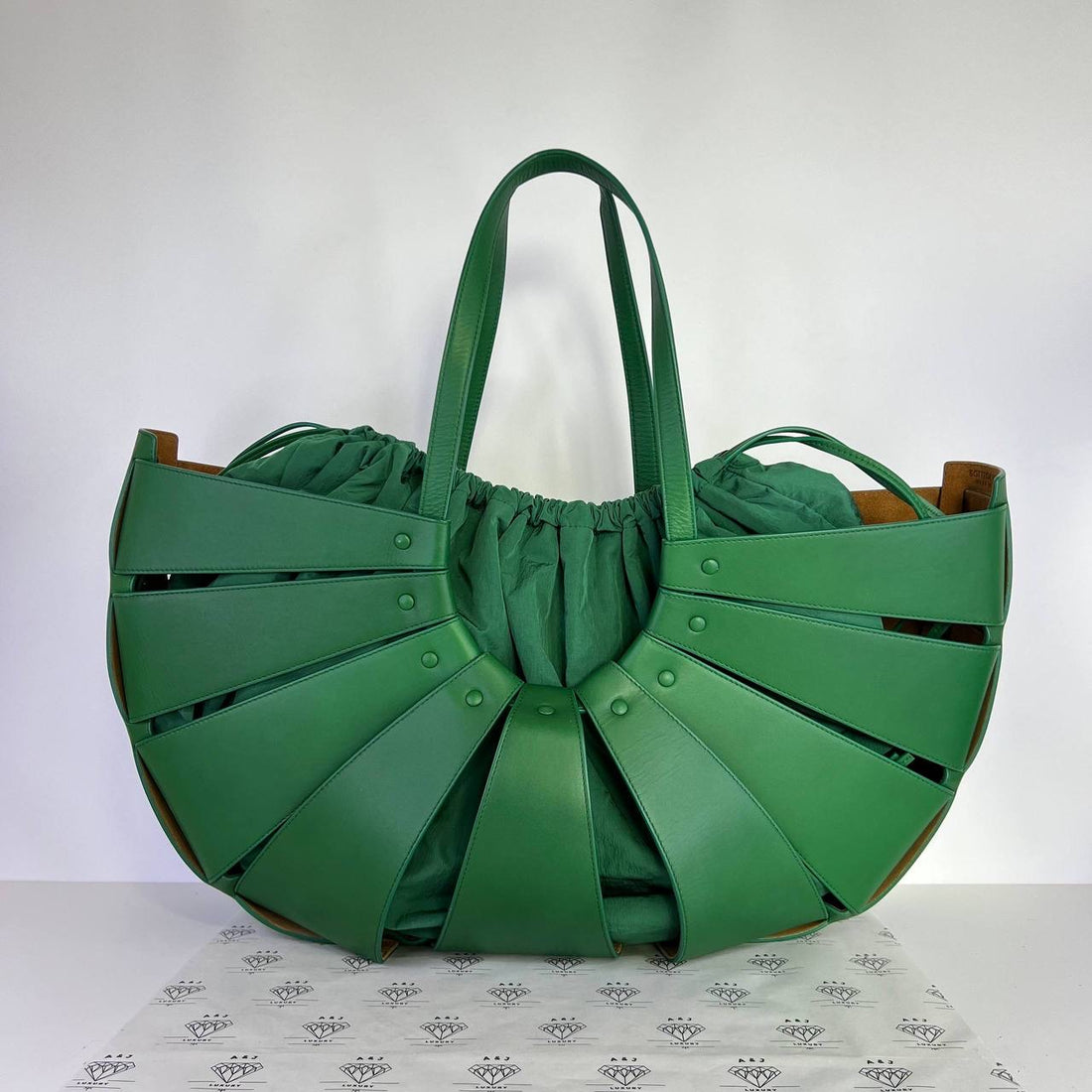 [PRE LOVED] Bottega Veneta The Shell Handbag in Green
