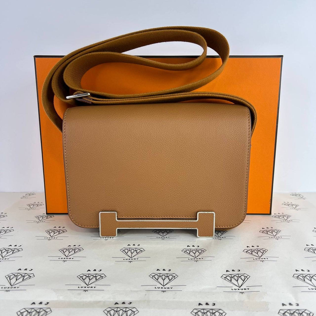 [PRE LOVED] Hermes Geta in Gold Chevre Mysore Leather PHW (Stamp K - 2025)