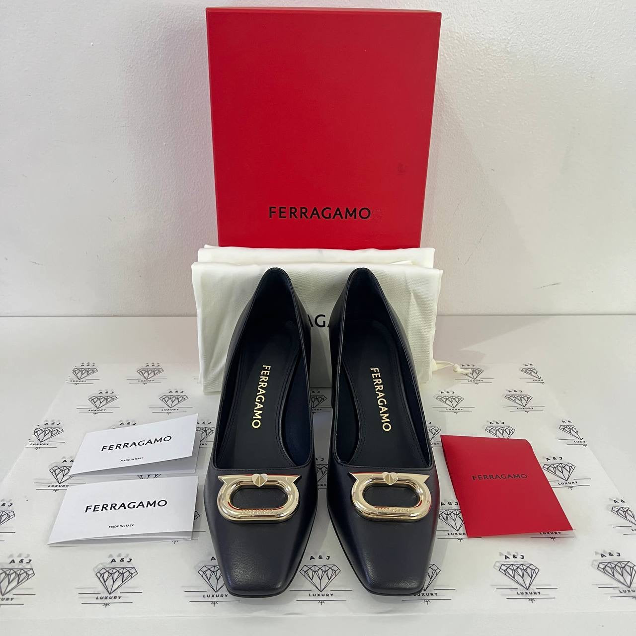 [BRAND NEW] Ferragamo Pump with Gancini Ornament in Size 37.5FR