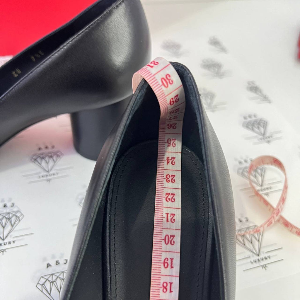 [BRAND NEW] Ferragamo Pump with Gancini Ornament in Size 37.5FR