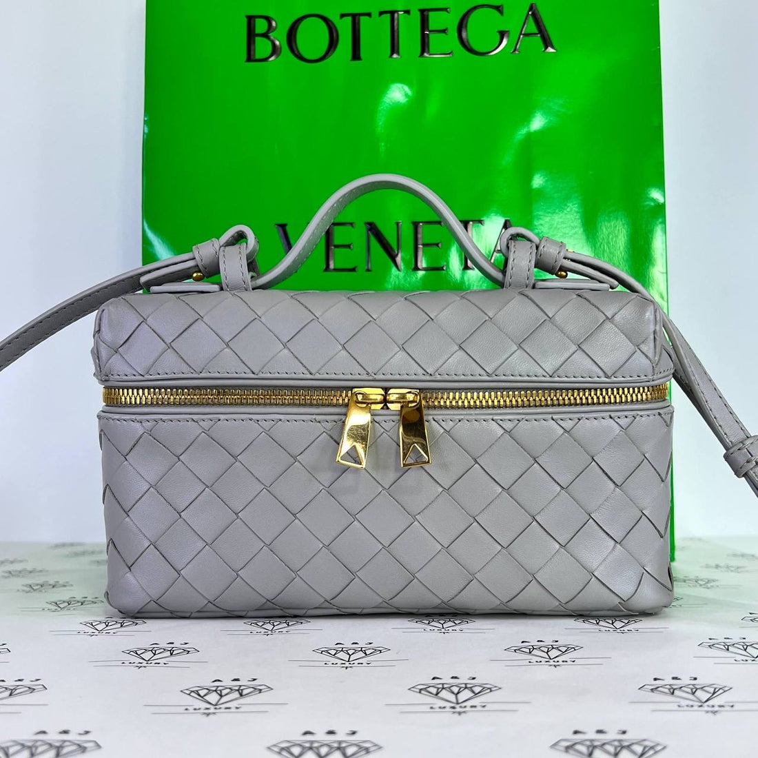 [PRE LOVED] Bottega Veneta Bang Bang Vanity in Gray Intrecciato Leather GHW