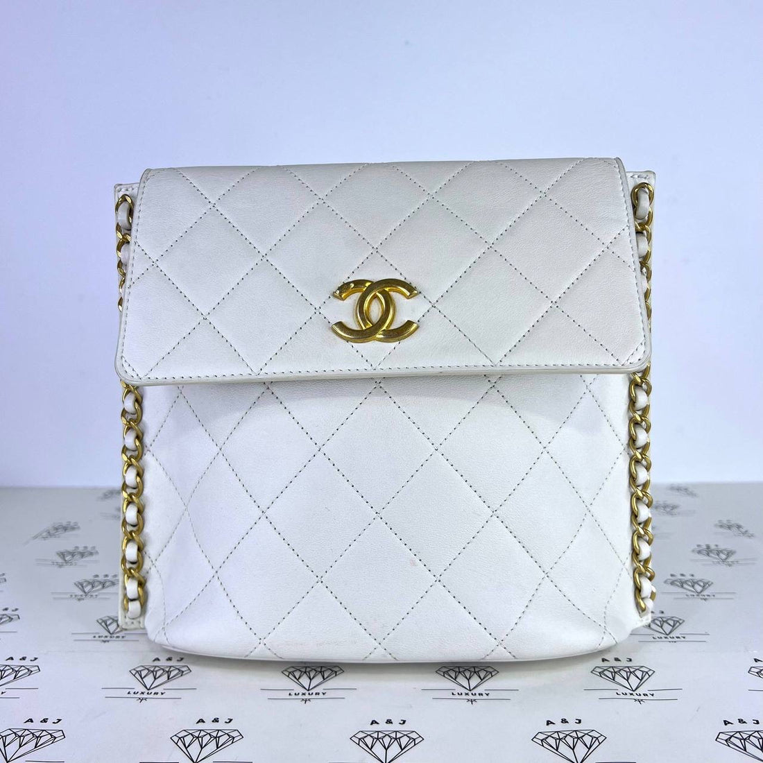 [PRE LOVED] Chanel Chain Around Flap Sling in White Lambskin Leather Aged Gold HW (Series 31)