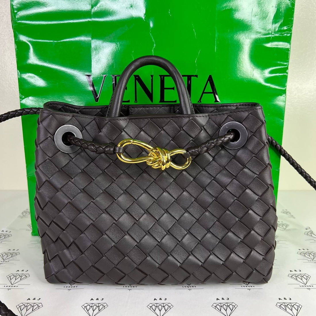 [PRE LOVED] Bottega Veneta Small Andiamo in Fondant Intrecciato Leather GHW