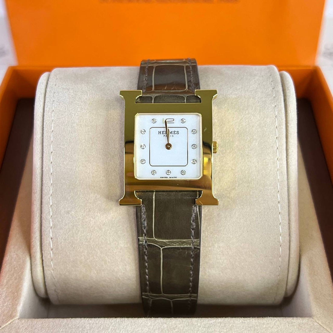 [BRAND NEW] Hermes Heure H Medium Model in Gris Elephant Alligator Leather (Stamp B - 2023)