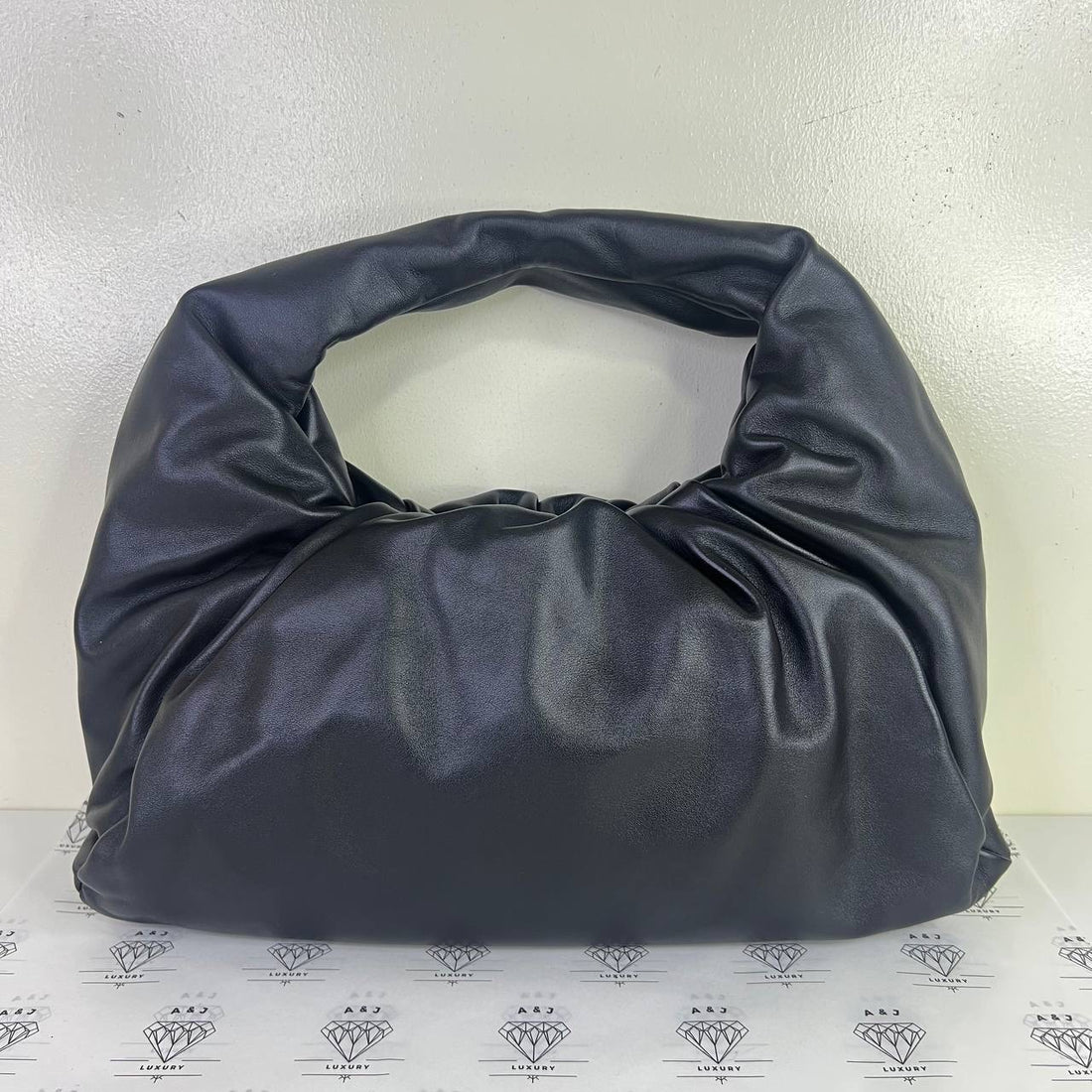 [PRE LOVED] Bottega Veneta The Shoulder Pouch in Black