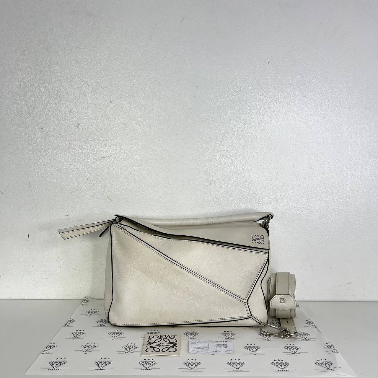 [PRE LOVED] Loewe Medium Puzzle in White Calfskin Leather SHW
