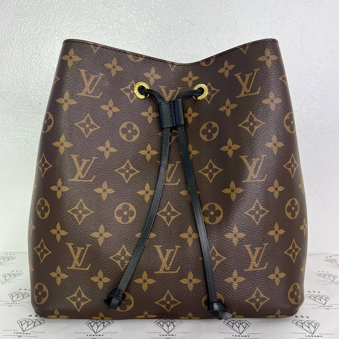[PRE LOVED] Louis Vuitton Neo Noe in Monogram Canvass Noir interior (microchipped)