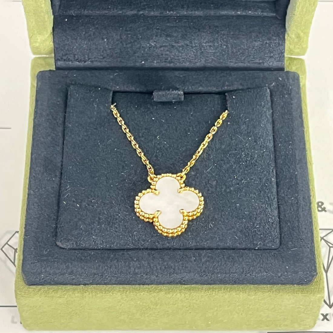 [PRE LOVED] Van Cleef & Arpels Vintage Alhambra Pendant Mother of Pearl (2021)