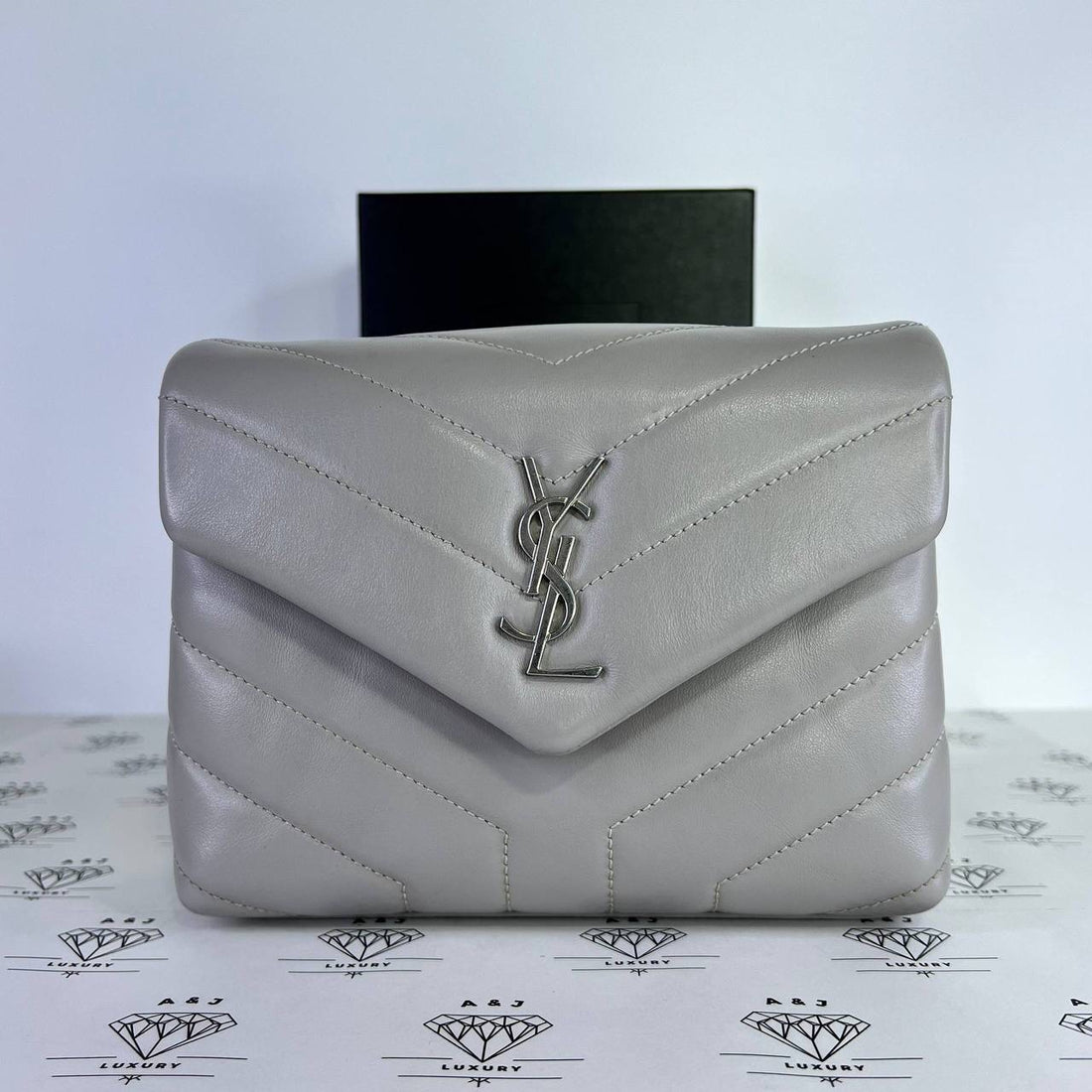 [PRE LOVED] YSL Toy Loulou in Gray SHW