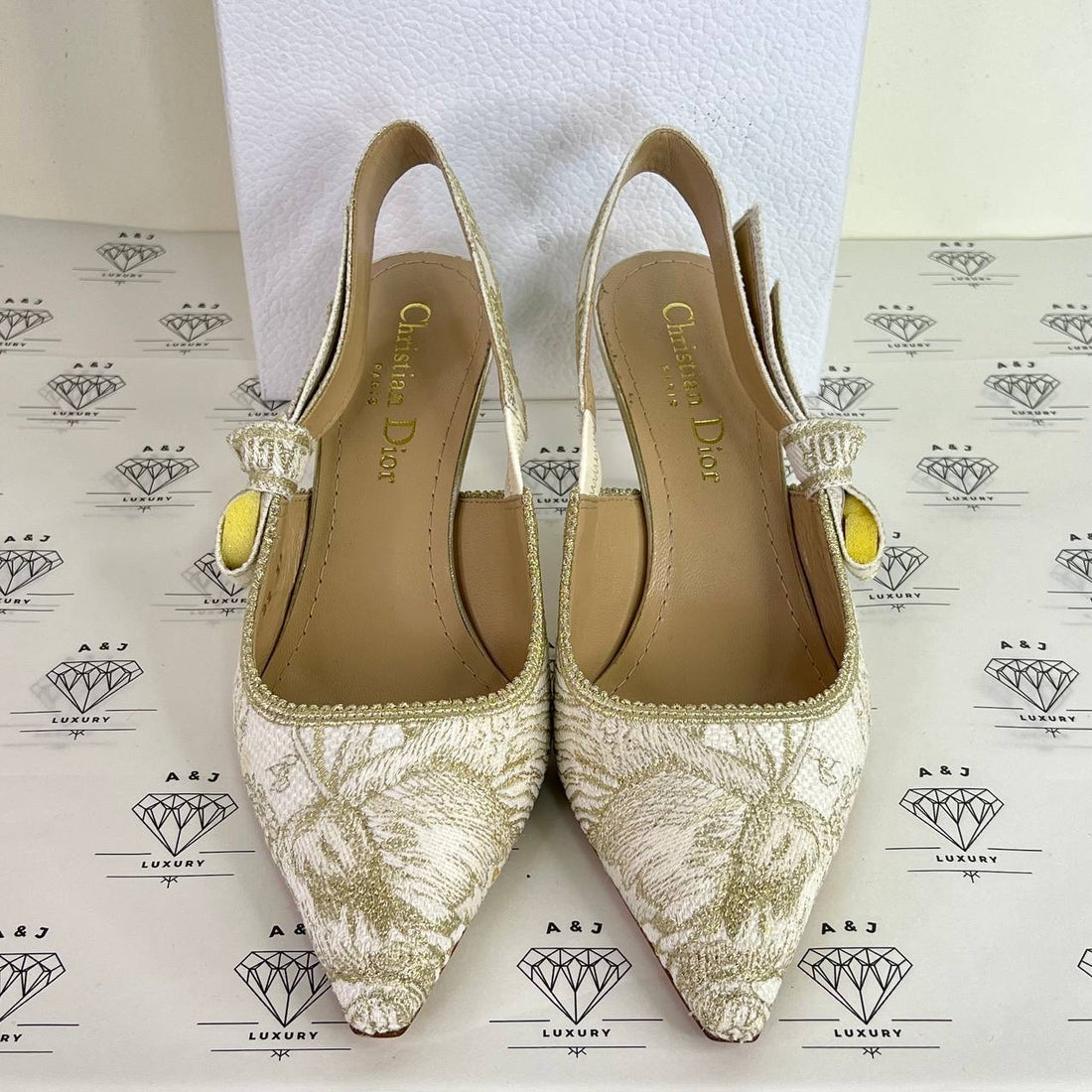 [PRE LOVED] Christian Dior Slingback Kitten Heel Pump in White Toile de Juoy Size 35EU