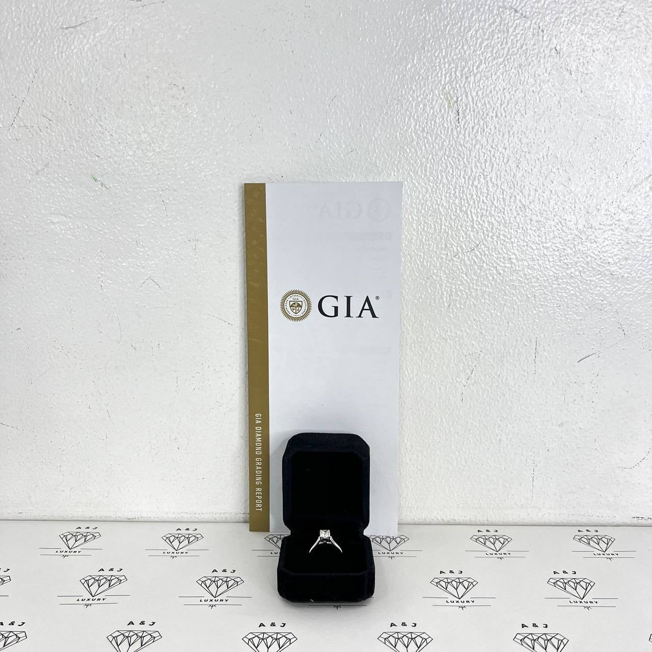 [BRAND NEW] Cushion Solitaire Ring 1CT VS2 Clarity