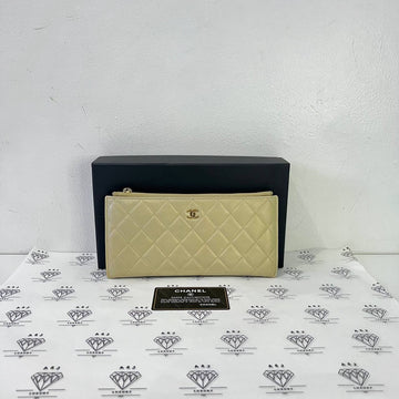 [PRE LOVED] Chanel Zipped Pouch in Gold Caviar Leather GHW (Series 22)