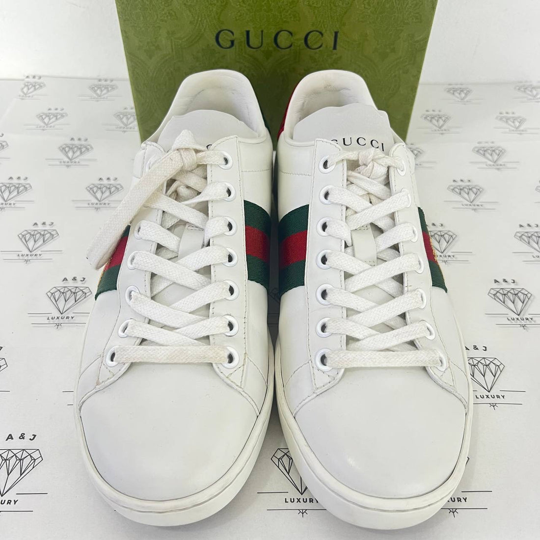 [PRE LOVED] Gucci Ace Sneakers with Bee in Size 36EU