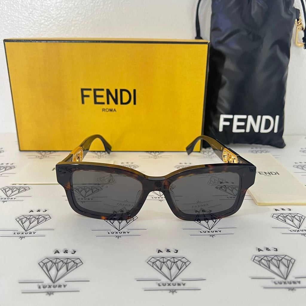 [PRE LOVED] Fendi FE40050F Sunglasses