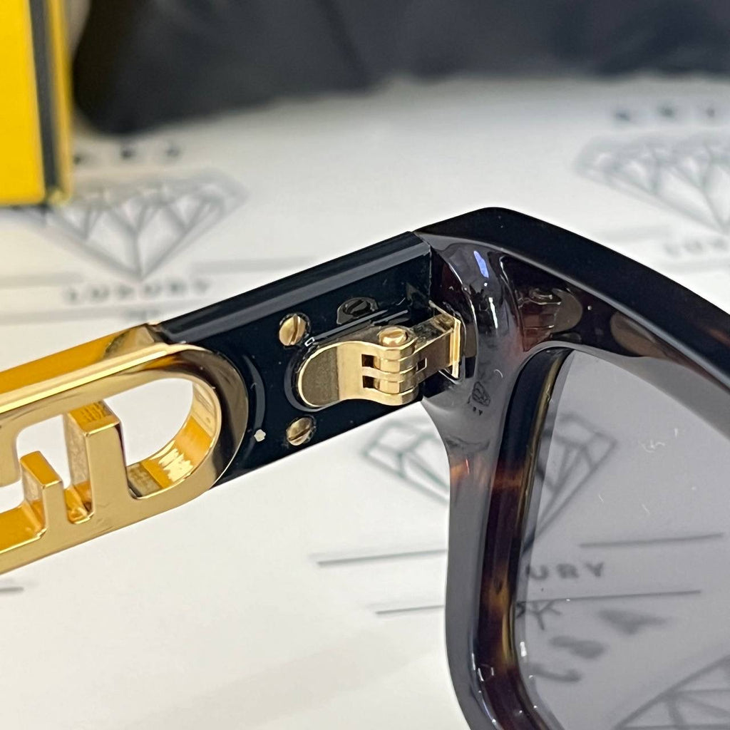 [PRE LOVED] Fendi FE40050F Sunglasses