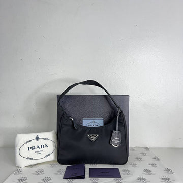 [PRE LOVED] Prada Re-edition 2000 in Black Nylon SHW