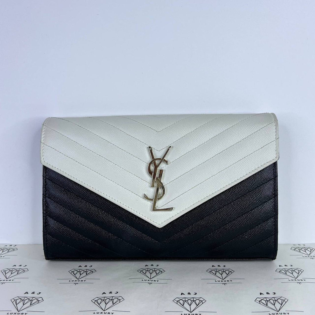 [PRE LOVED] YSL Medium Wallet on Chain in Black/White Grain De Poudre Leather SHW