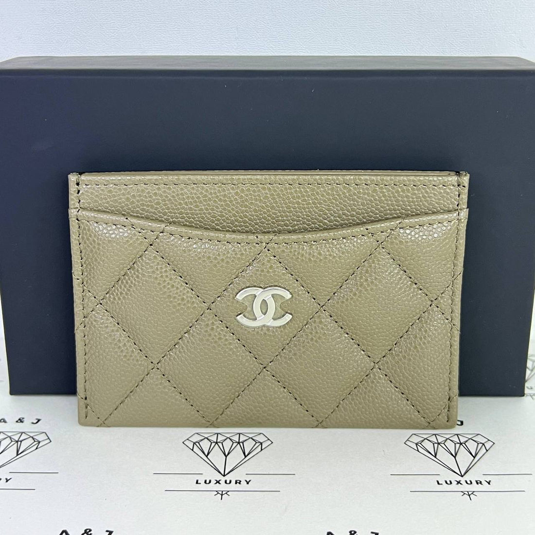 [PRE LOVED] Chanel Classic Flat Cardholder in Dark Khaki Caviar Leather SHW (microchipped