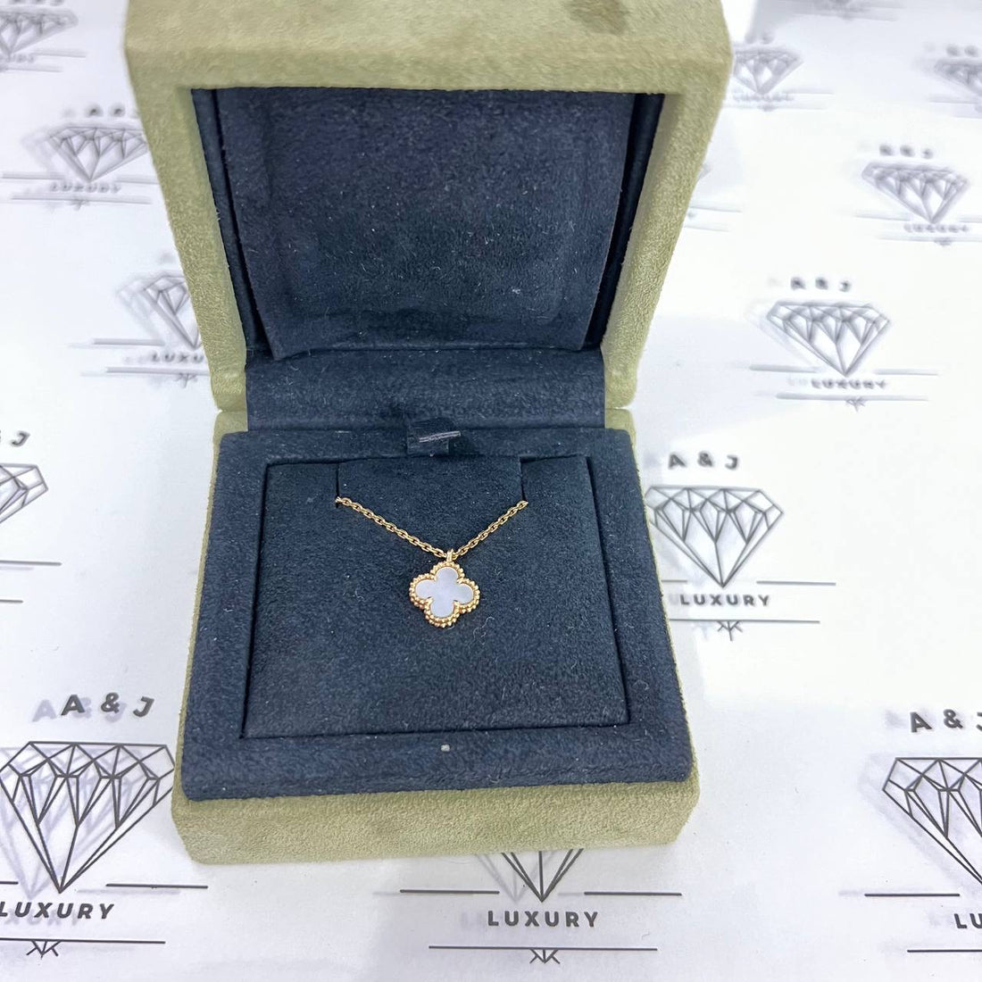 [PRE LOVED] Van Cleef & Arpels Sweet Alhambra Pendant Mother of Pearl (2020)