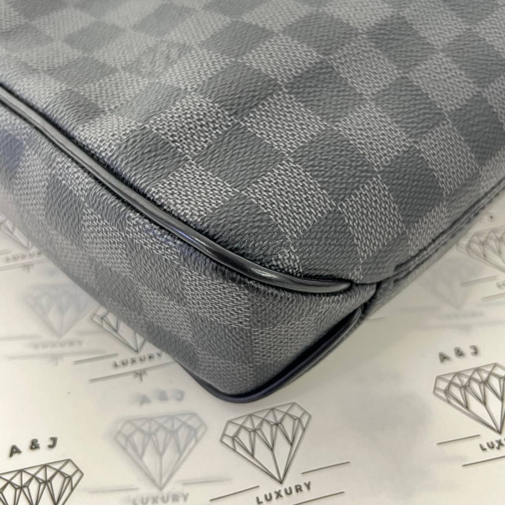 [PRE LOVED] Louis Vuitton District PM in Graphite Canvass (CA2155)