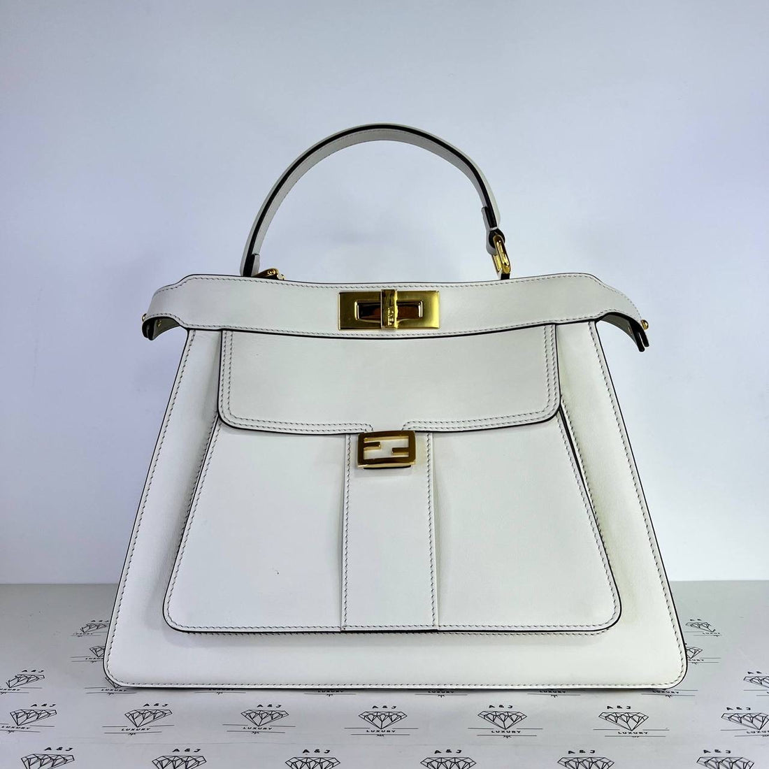 [PRE LOVED] Fendi Medium ISeeU Peekaboo in White GHW