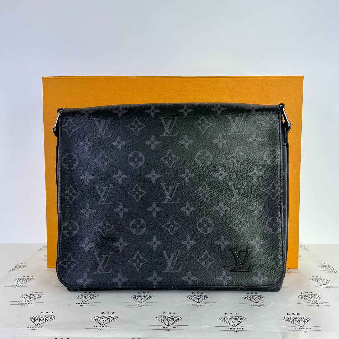 [PRE LOVED] Louis Vuitton District PM in Monogram Eclipse Canvass (GI5210)