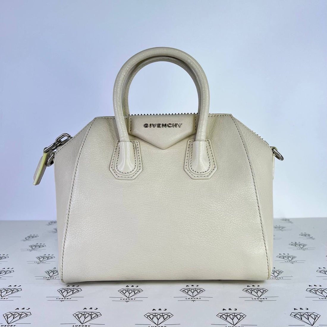 [PRE LOVED] Givenchy Mini Antigona in White Goatskin Leather GHW