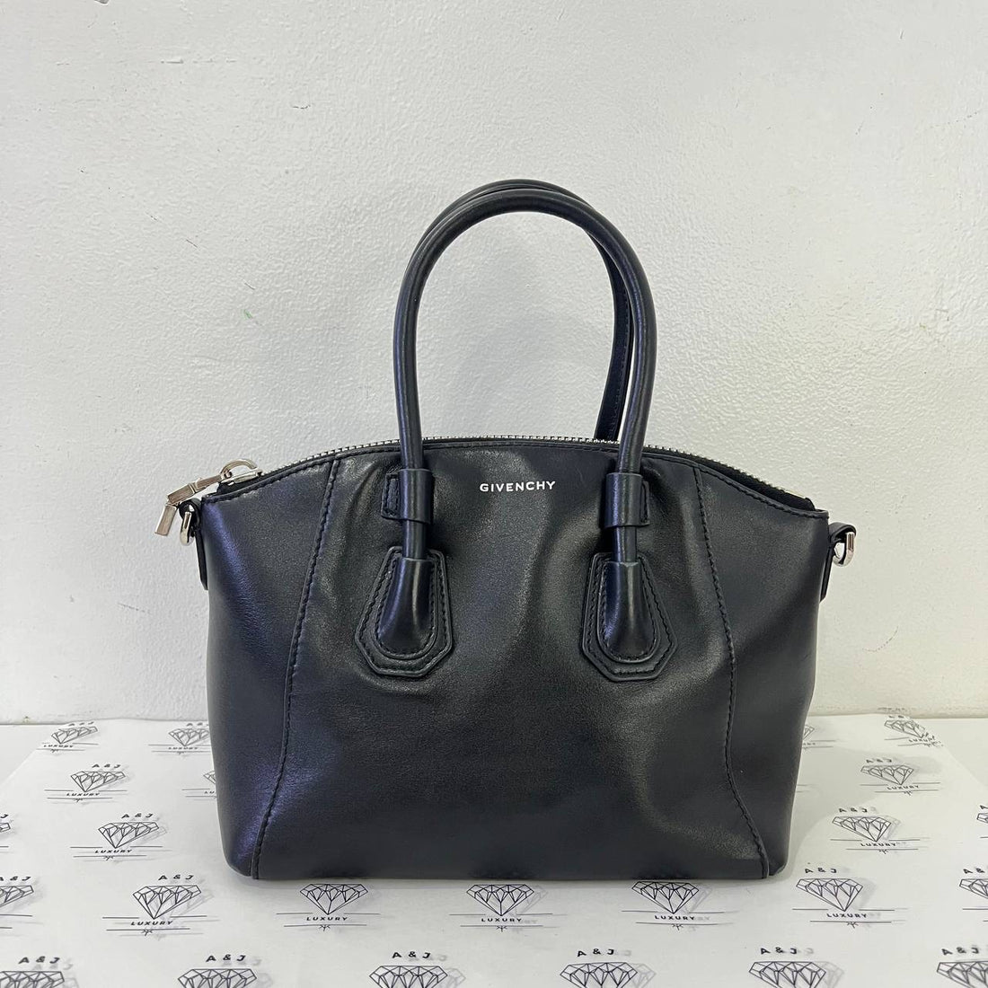 [PRE LOVED] Givenchy Mini Antigona Sport in Black