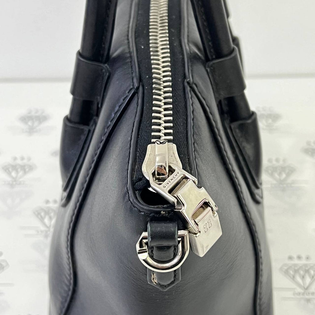 [PRE LOVED] Givenchy Mini Antigona Sport in Black