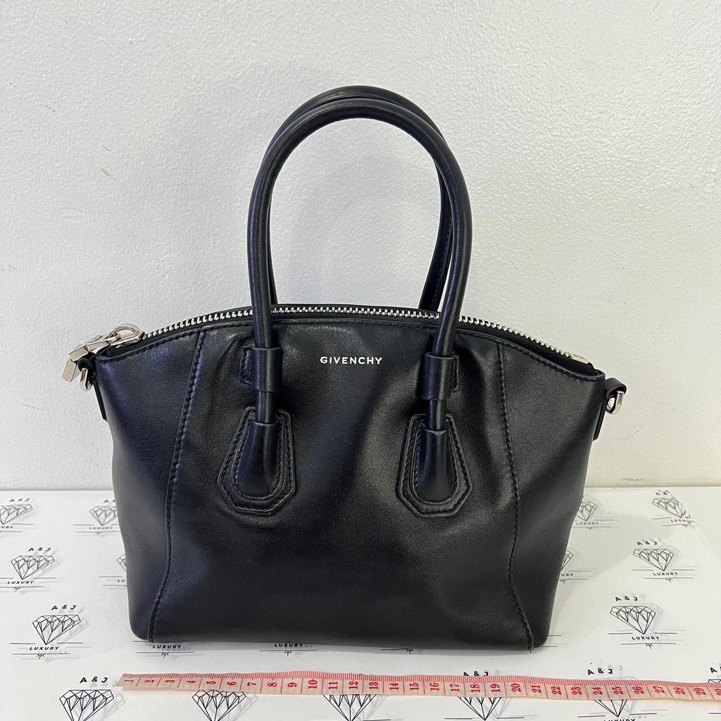 [PRE LOVED] Givenchy Mini Antigona Sport in Black