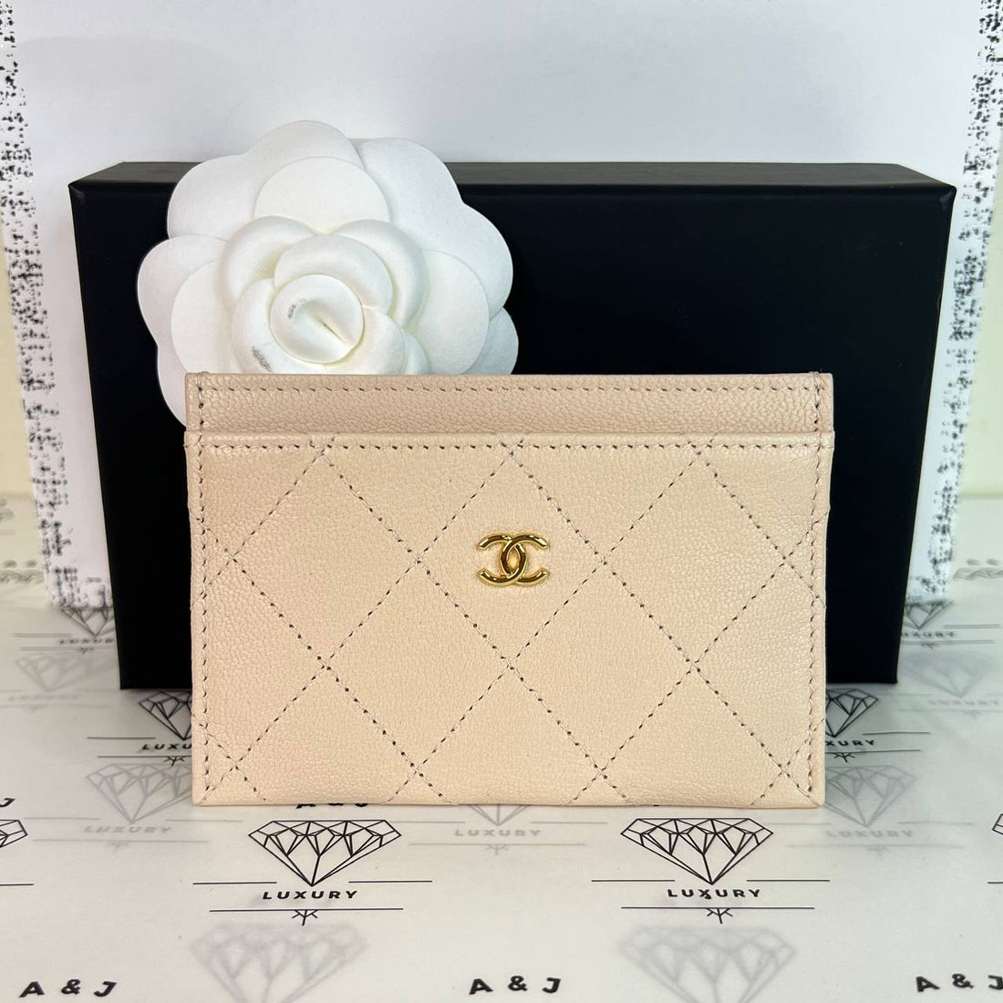 [PRE LOVED] Chanel Seasonal Flat Cardholder in Beige Clair Caviar Leather GHW (microchipped)