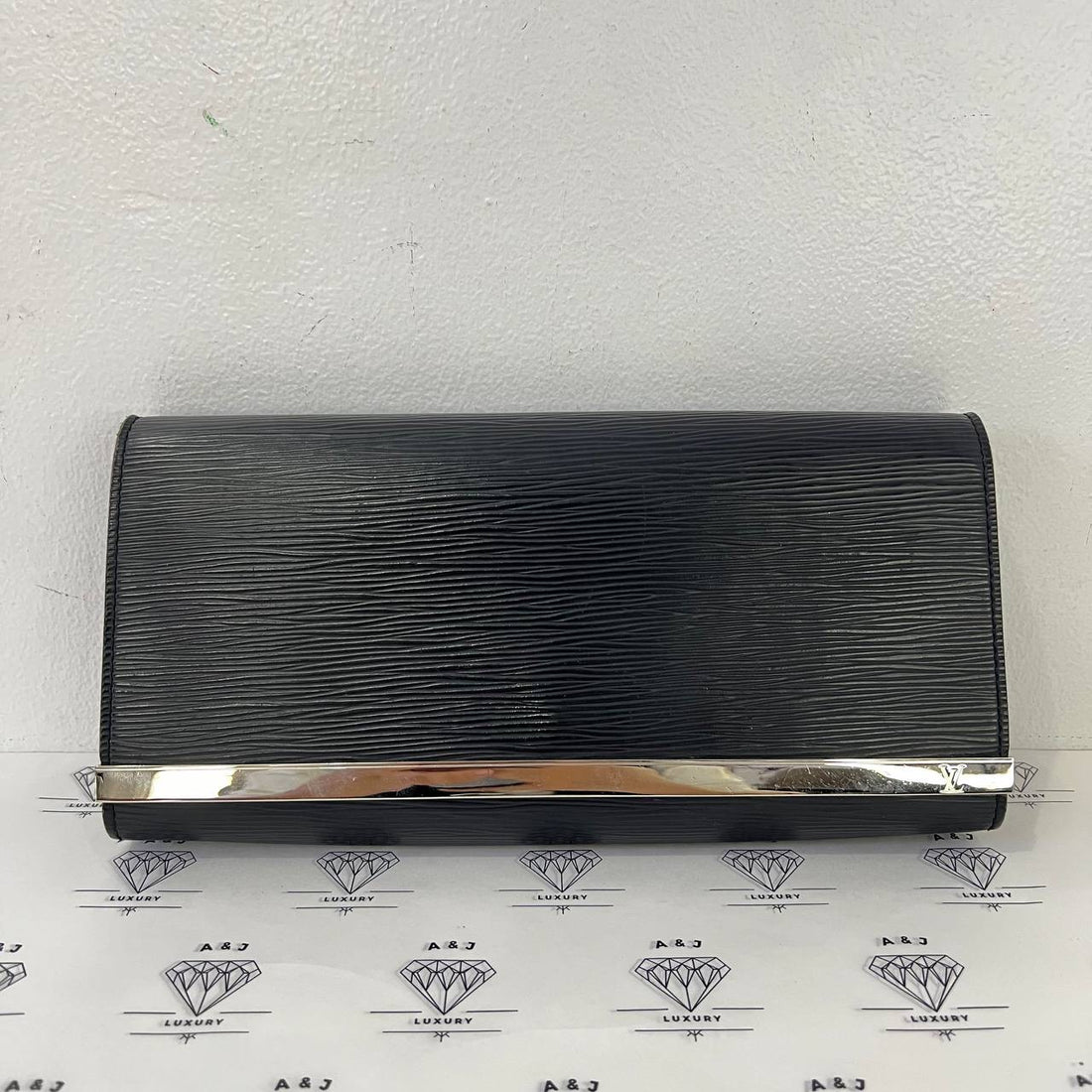 [PRE LOVED] Louis Vuitton Sevigne Clutch in Noir Epi Leather SHW (SN2171)