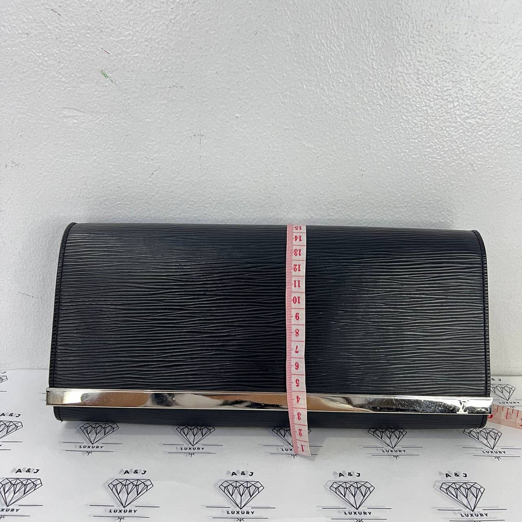 [PRE LOVED] Louis Vuitton Sevigne Clutch in Noir Epi Leather SHW (SN2171)