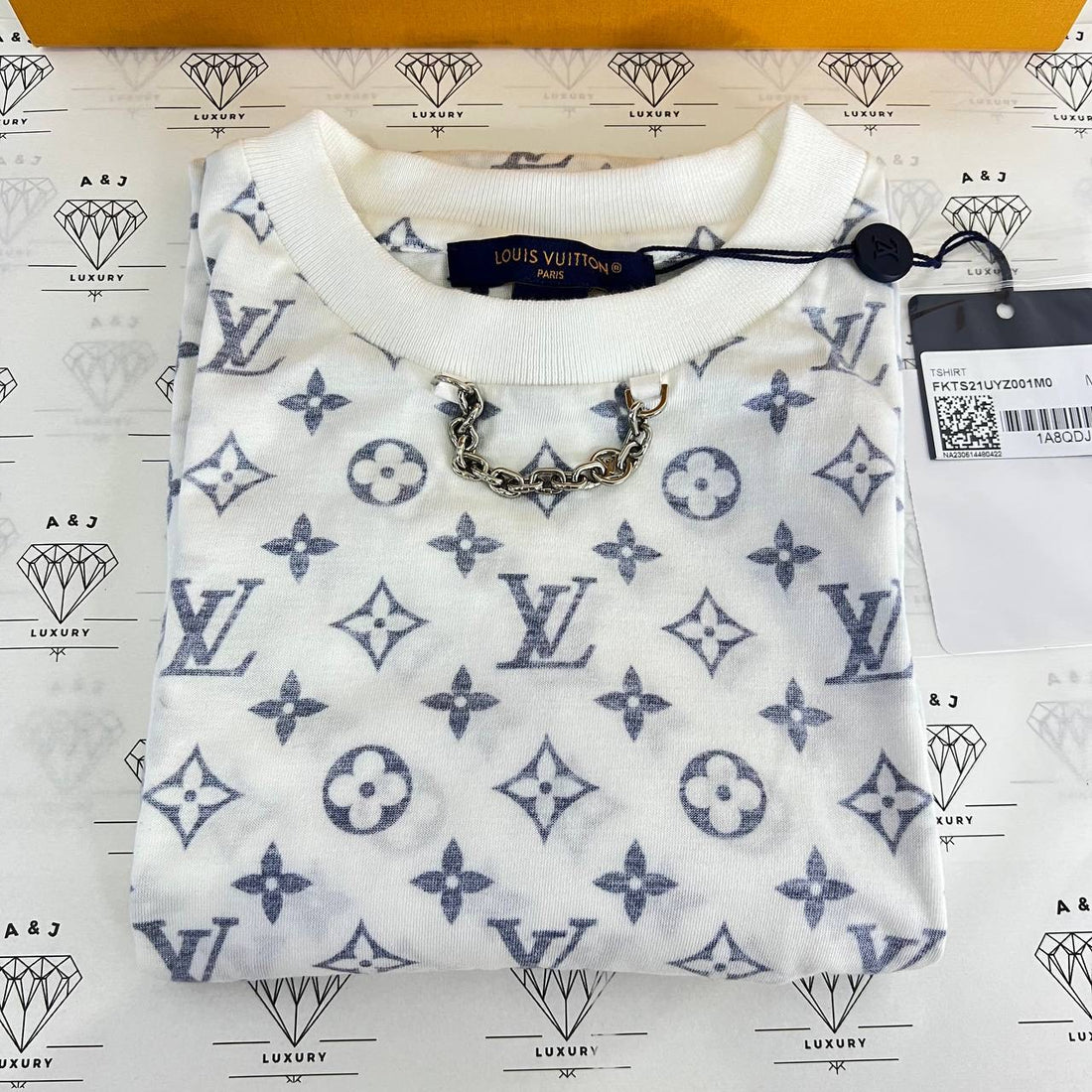 [PRE LOVED] Louis Vuitton Escale Shirt in Size Medium