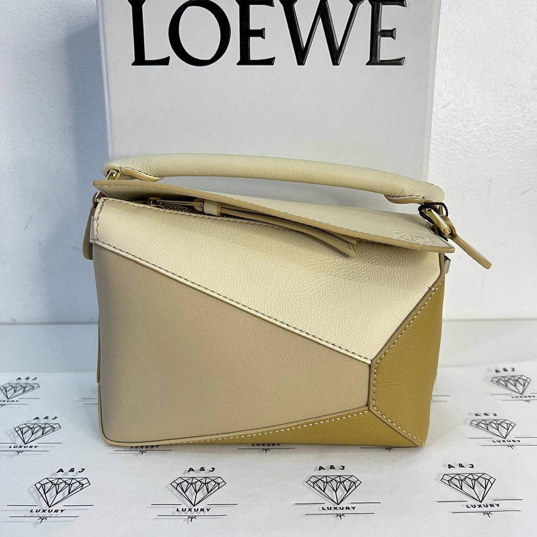 [BRAND NEW] Loewe Mini Puzzle Edge in Angora GHW