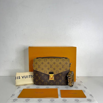 [PRE LOVED] Louis Vuitton Pochette Metis in Reverse Monogram Canvass (FL2260)
