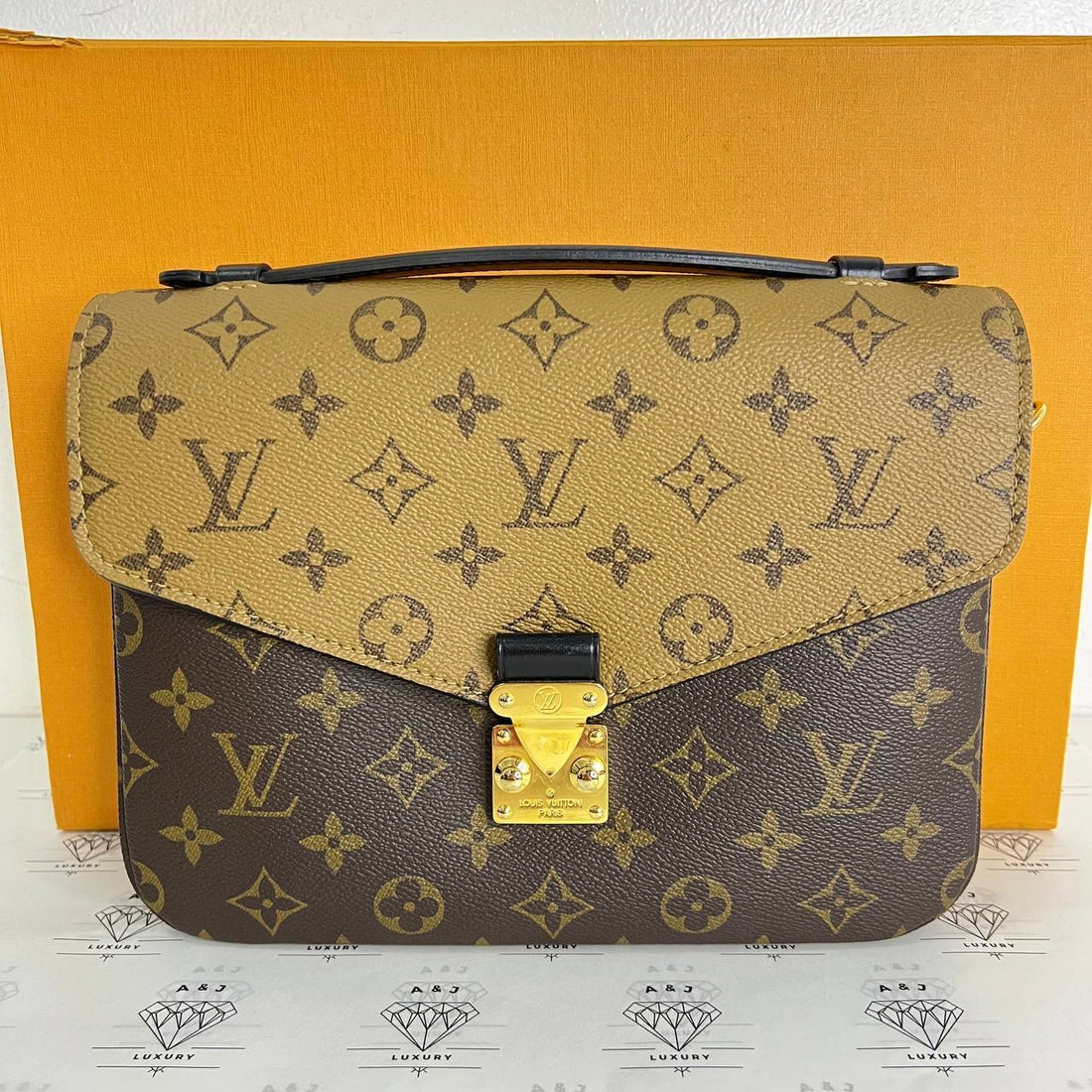 [PRE LOVED] Louis Vuitton Pochette Metis in Reverse Monogram Canvass (FL2260)