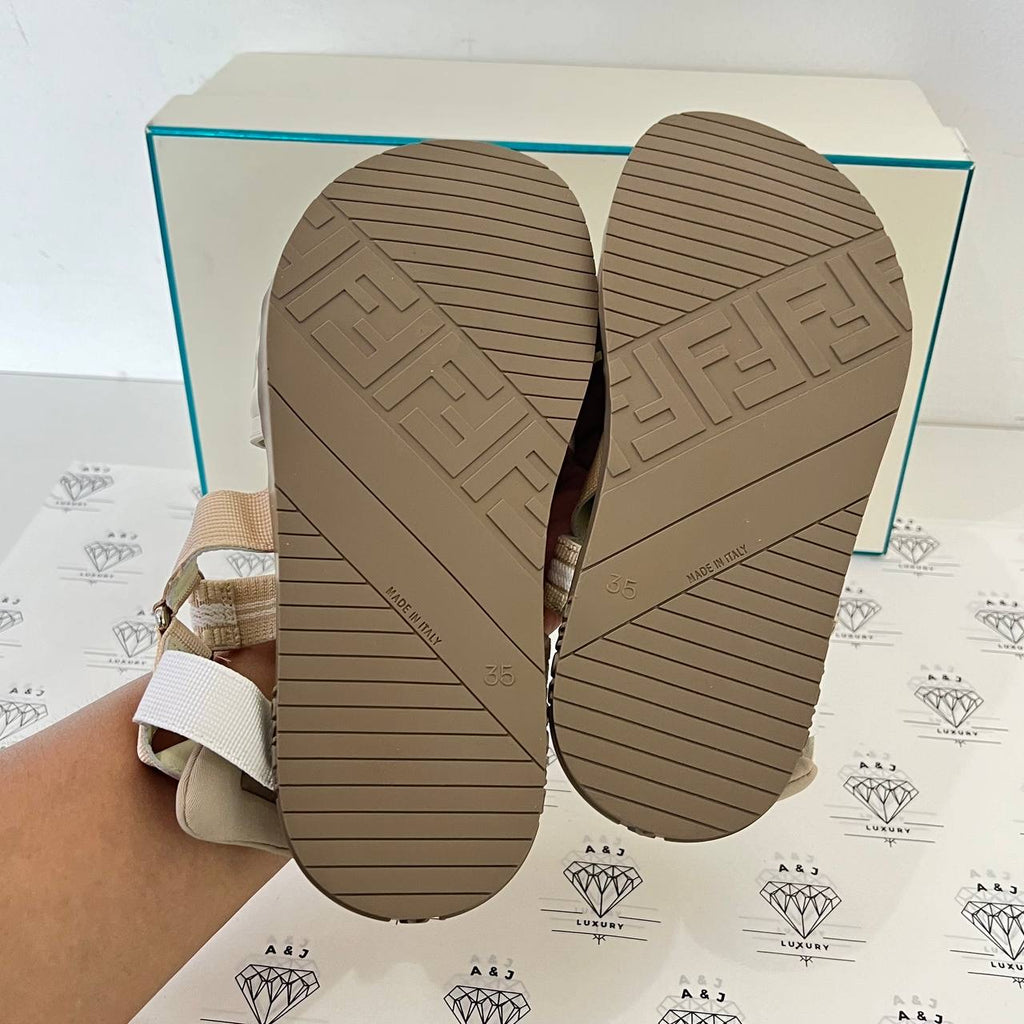 [PRE LOVED] Fendi Kids Sandals Logo Embossed in Size 35