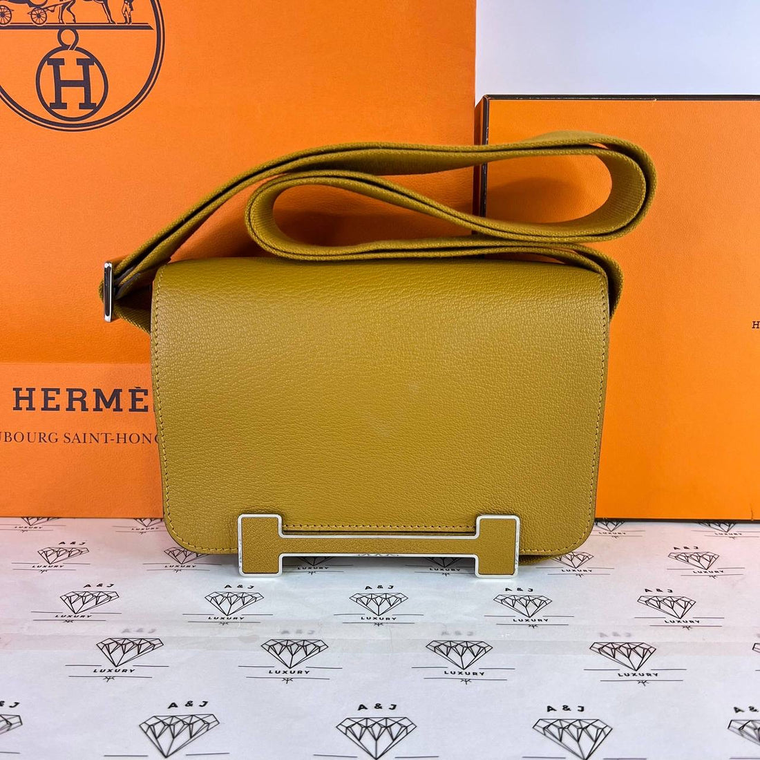 [PRE LOVED] Hermes Geta in Sesame Chevre Mysore Leather PHW (Stamp B - 2023)
