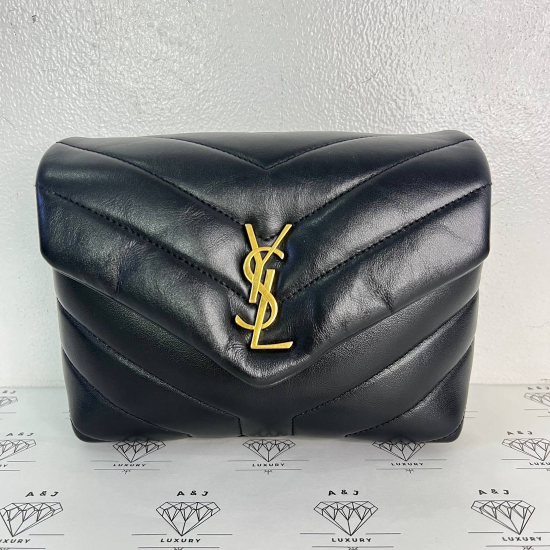 [PRE LOVED] YSL Toy Loulou in Black GHW