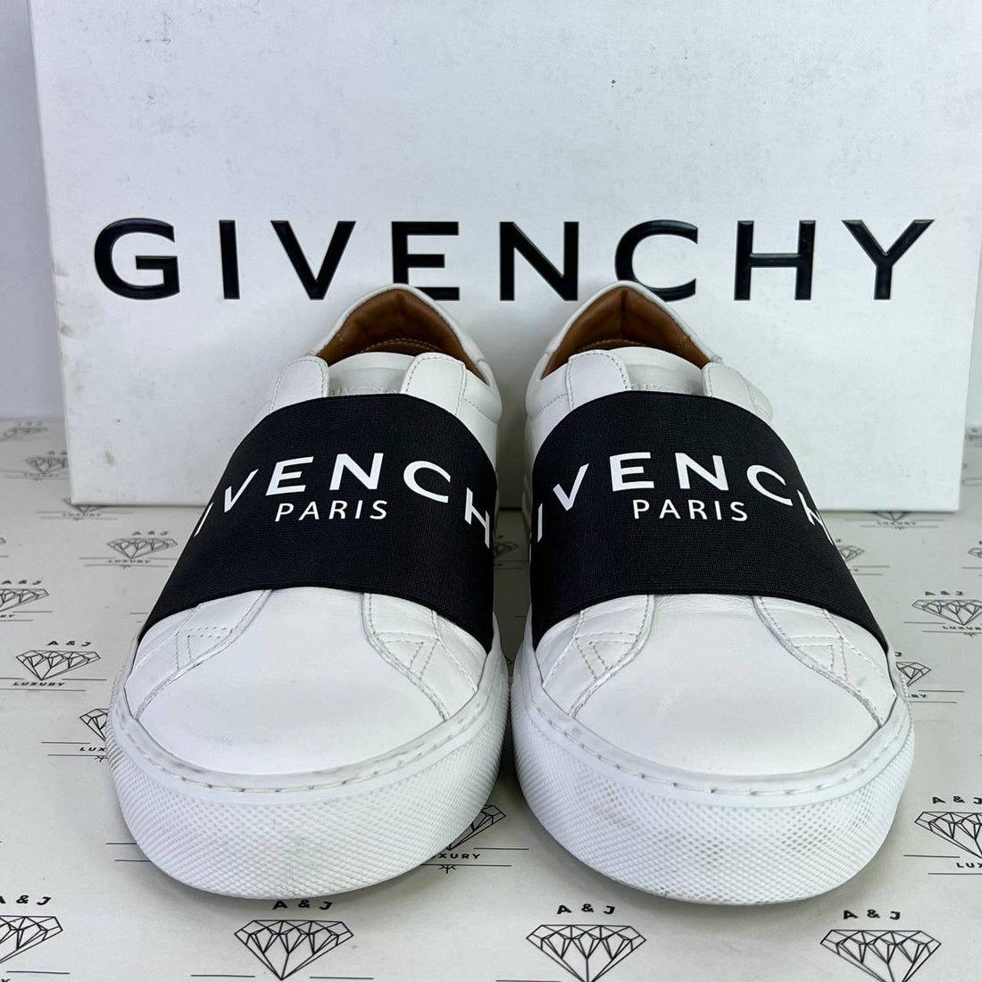 [PRE LOVED] Givenchy Urban Street Sneakers in White/Black Size 39EU