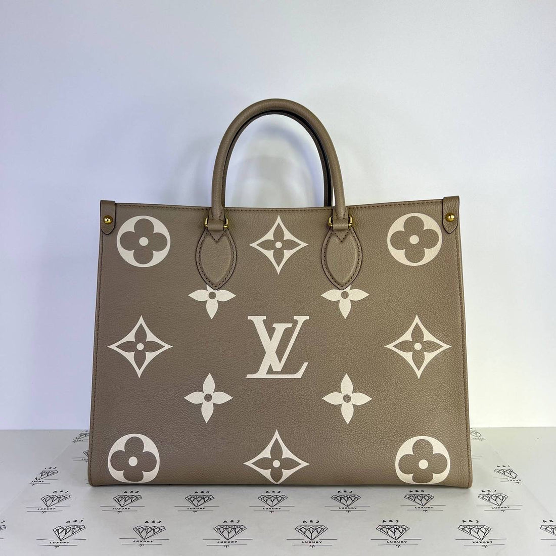 [PRE LOVED] Louis Vuitton OnTheGo MM in Turtle Dove Bicolor Empreinte Leather (microchipped)