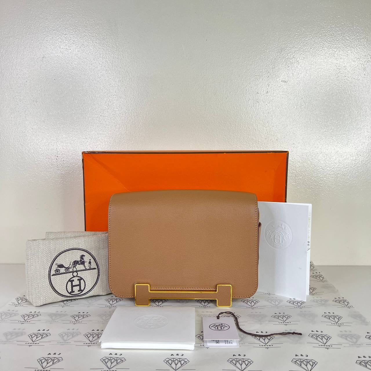 [PRE LOVED] Hermes Geta in Chai/Quebracho Chevre Mysore Leather GHW (Stamp B - 2023)