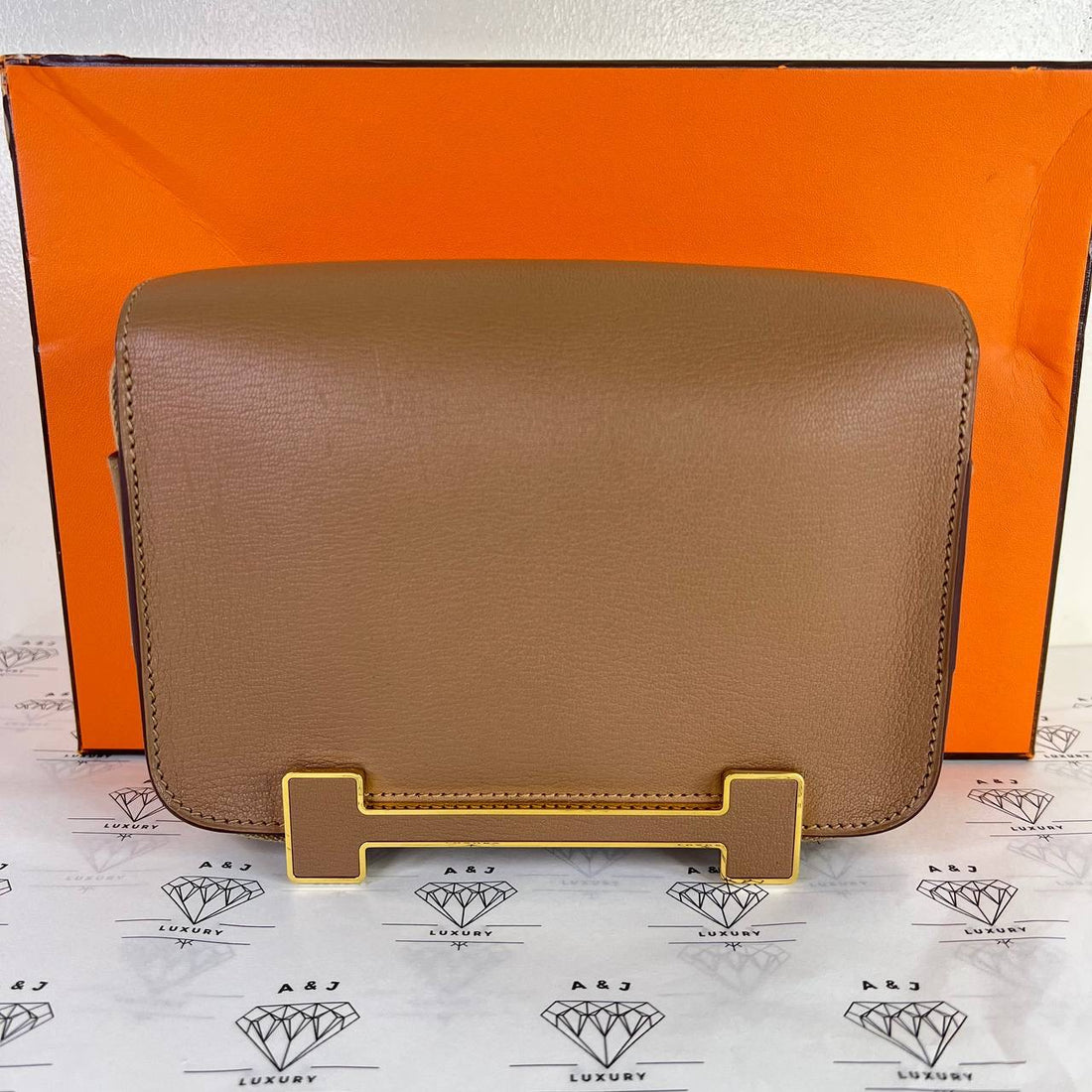 [PRE LOVED] Hermes Geta in Chai/Quebracho Chevre Mysore Leather GHW (Stamp B - 2023)