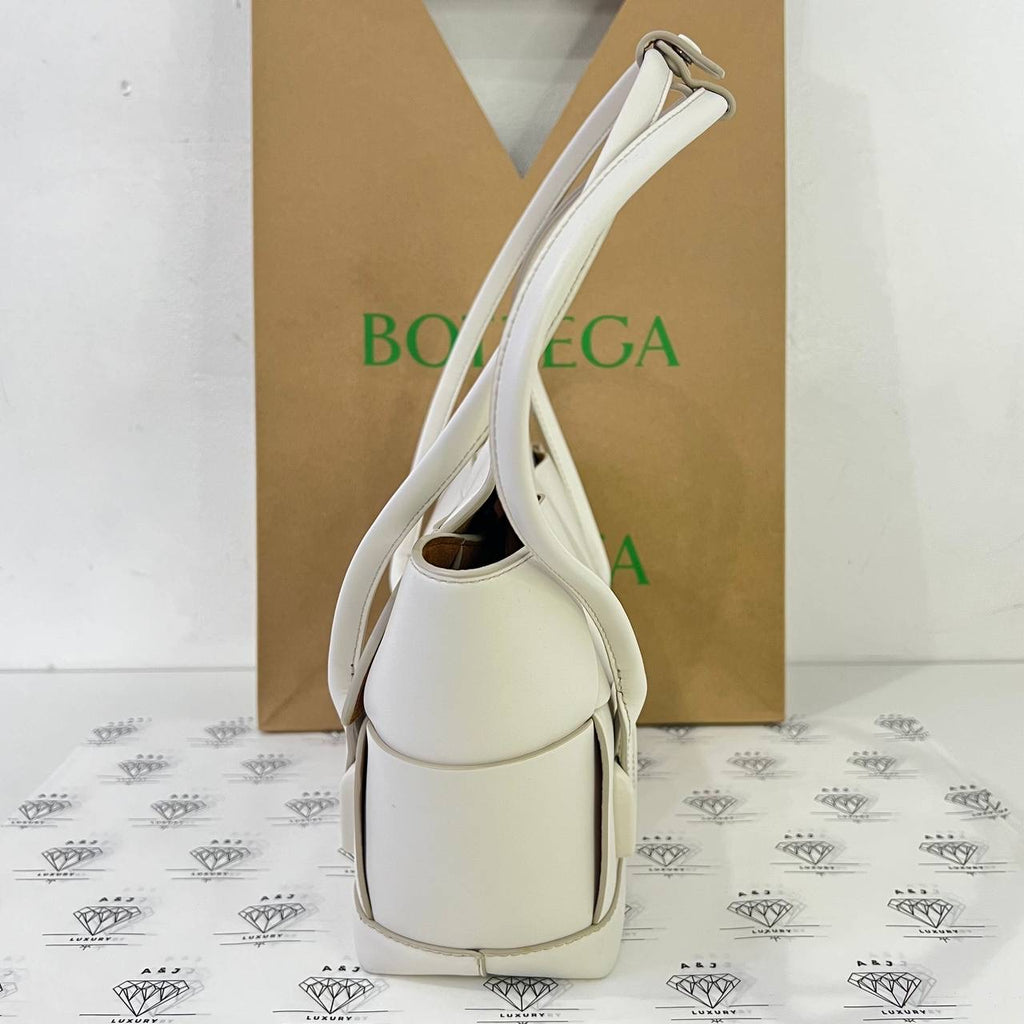 [PRE LOVED] Bottega Veneta Arco Tote in White Intrecciato Leather